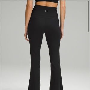 LULULEMON FLARE LEGGINGS!!! lightly worn